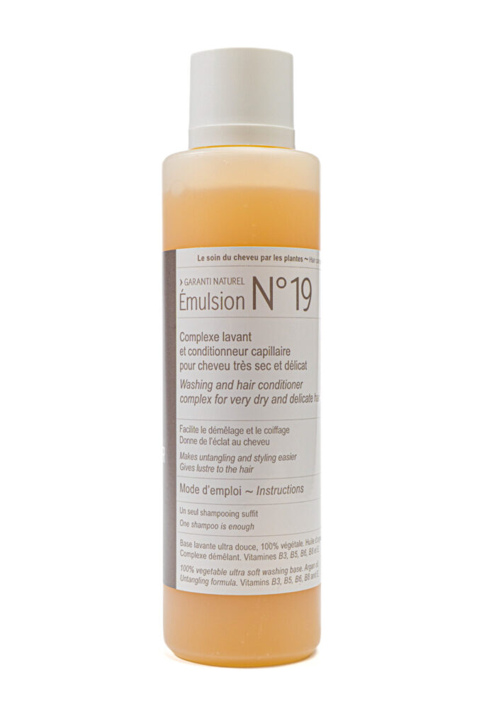Bottle of Clauderer Shampoo n°19, for gently washing dry, delicate hair