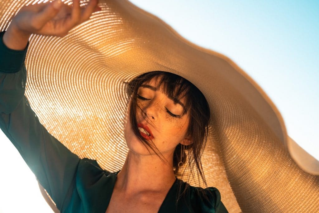 Les bienfaits et méfaits du soleil sur vos cheveux