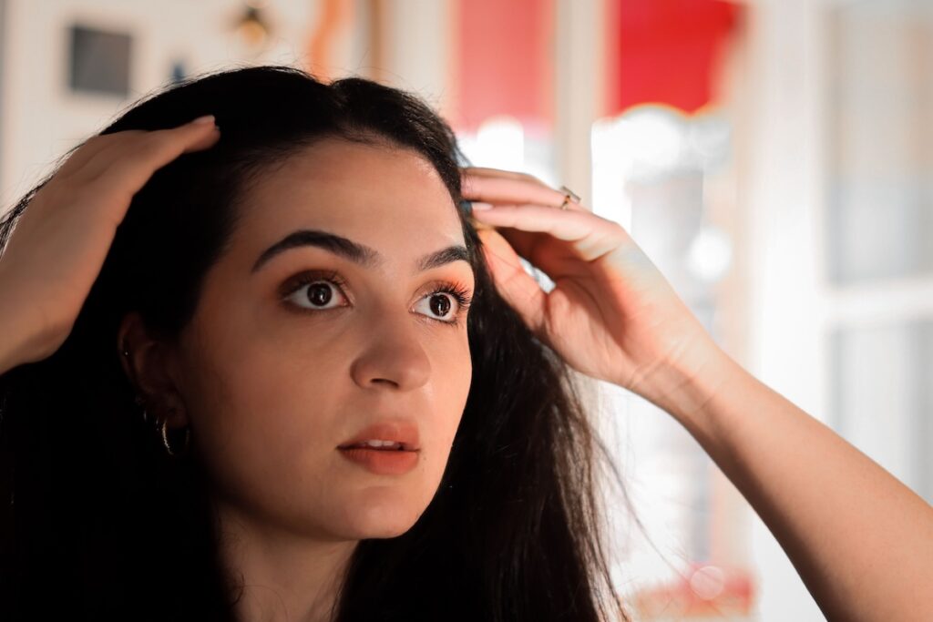 Chute de cheveux et massage du cuir chevelu : est-ce vraiment efficace ?
