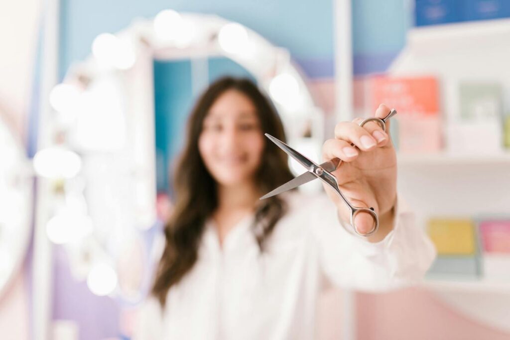 Pourquoi c’est important de couper ses cheveux régulièrement