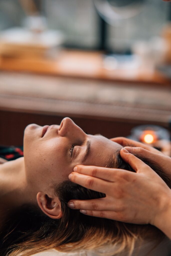 Chute de cheveux et massage du cuir chevelu : est-ce vraiment efficace? 2