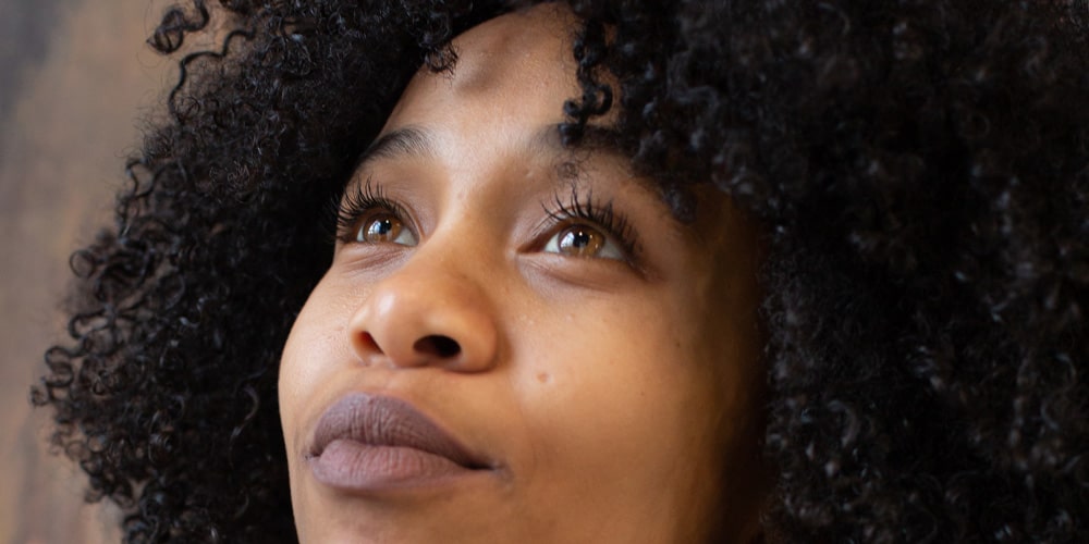 Le retour des cheveux crépus naturels